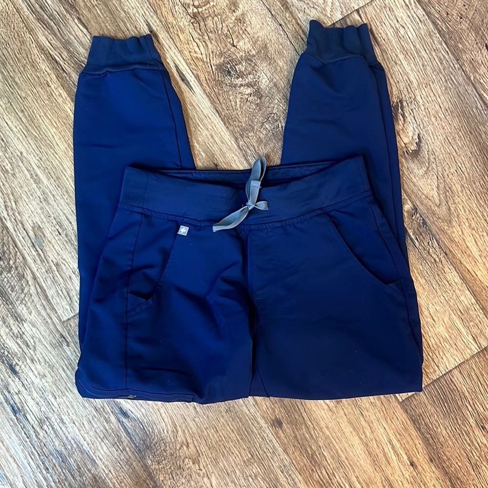 XS petite FIGS scrub bottoms